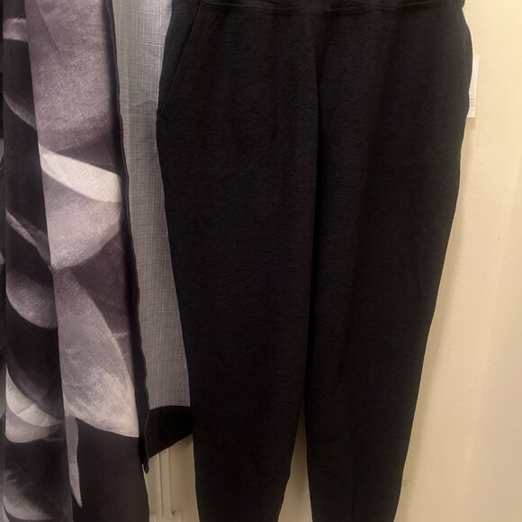 Beyond Yoga Joggers - Picture 2 of 4